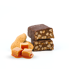Karamelovo-arašidová chrumkavá proteínová tyčinka v mliečnej čokoláde